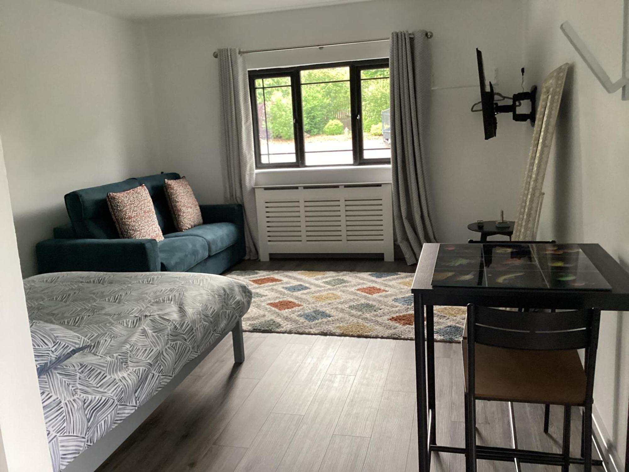Studio Apartment To Rent 穆林加尔 外观 照片
